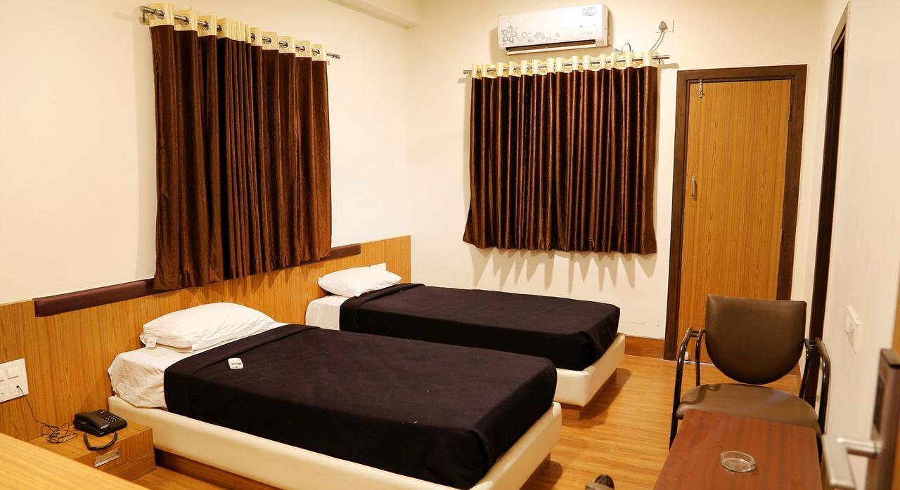 Kailash Residency Hotel Аурангабад Екстериор снимка
