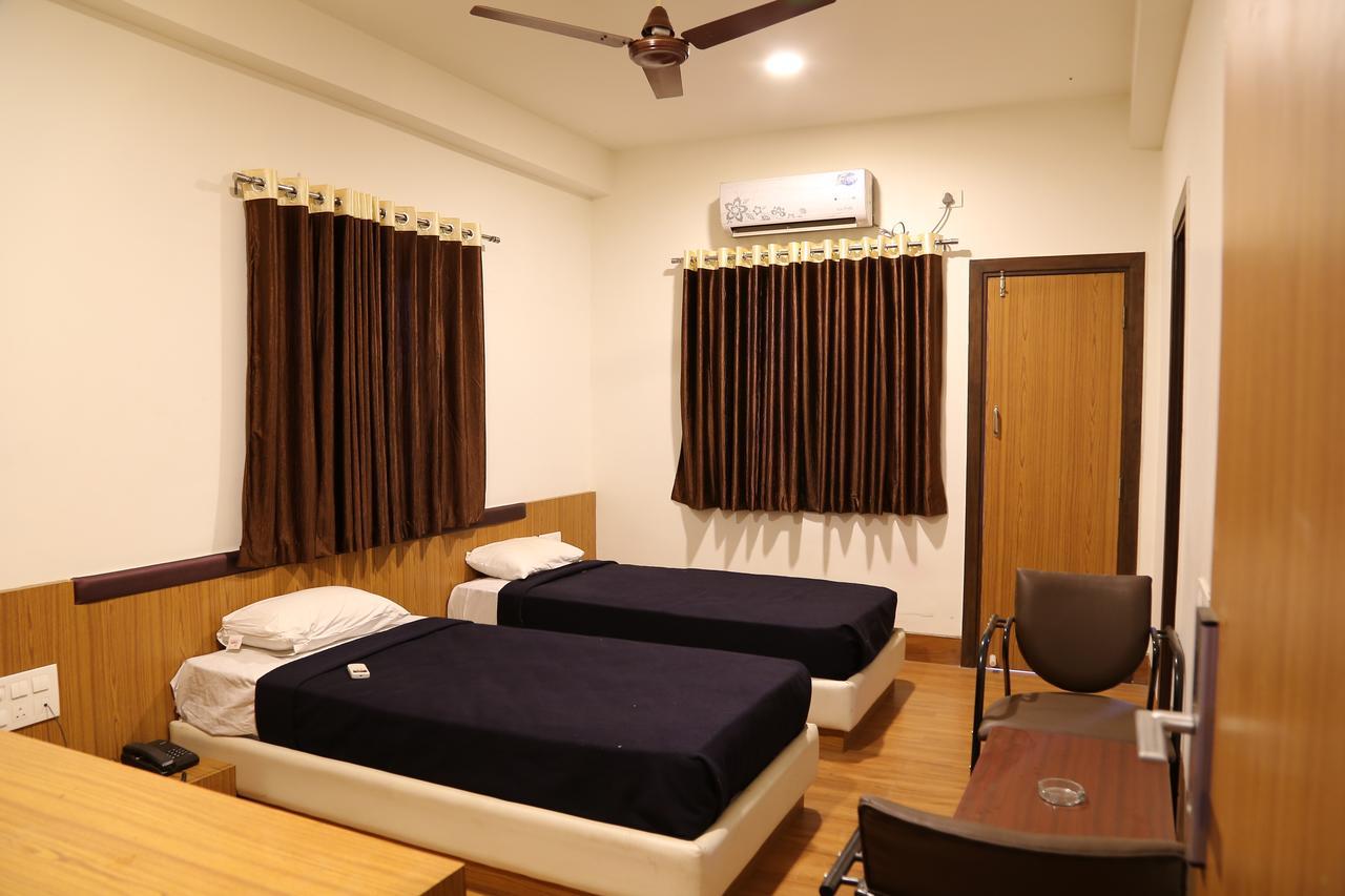 Kailash Residency Hotel Аурангабад Екстериор снимка
